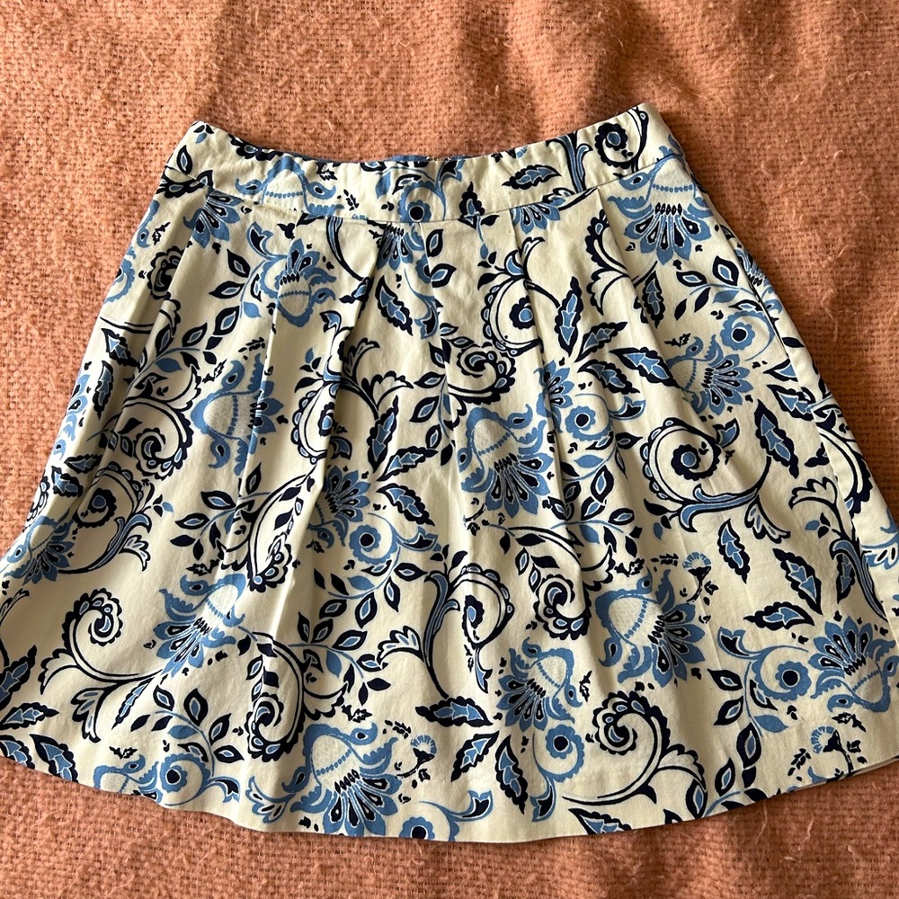 LOFT A-Line Blue Paisley Skirt. Size 6